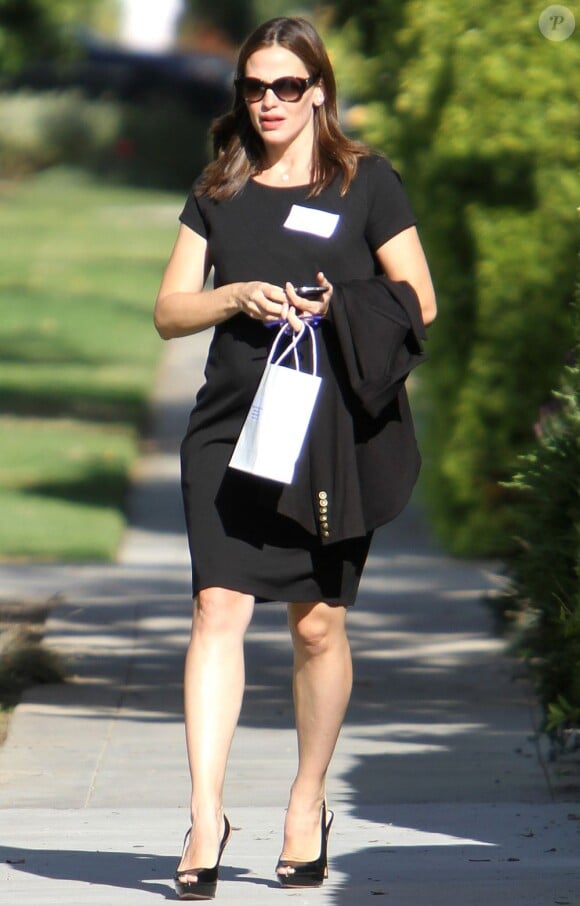 Jennifer Garner sort d'une réunion, à Los Angeles, le vendredi 14 octobre 2011.
