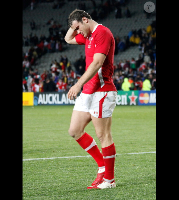 Les Gallois, déçus et abattus après leur défait en demi-finale face aux français à l'Eden Park d'Auckland le 15 octobre 2011