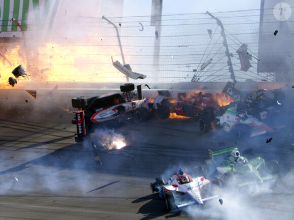 Les images de l'accident qui a coûté la vie à Dan Wheldon le 16 octobre à Las Vegas