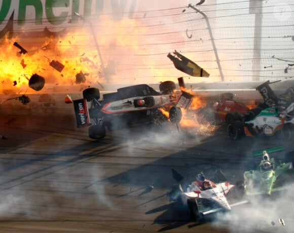 Les images de l'accident qui a coûté la vie à Dan Wheldon le 16 octobre à Las Vegas