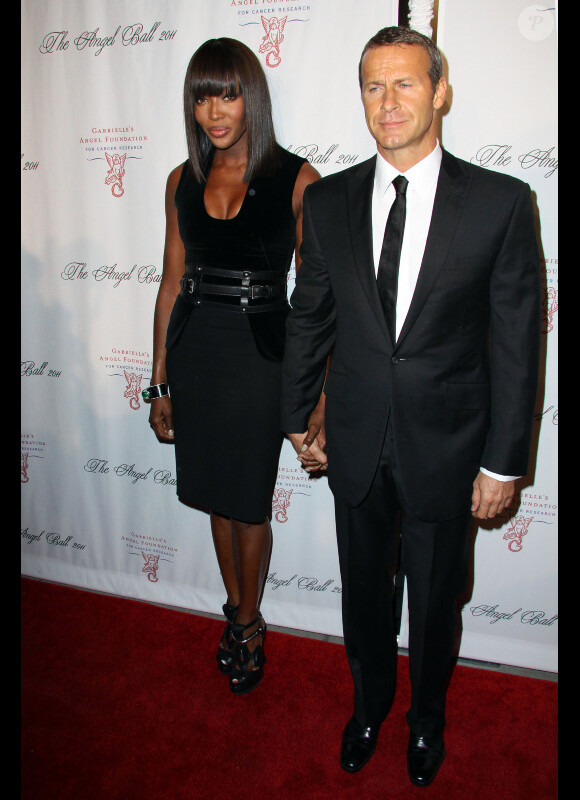 Naomi Campbell et Vladimir Doronin lors de la soirée de gala Gabrielle Angel Foundation à New York le 17 octobre 2011