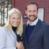 Le prince Haakon et la princesse Mette-Marit de Norvège en visite à Rena le 18 octobre 2011.