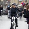 Number one pour la princesse Mette-Marit !La course cycliste Birkenbeiner, un grand classique de la région... Haakon et Mette-Marit ont toutefois été exemptés de la totalité du parcours (94km !).
Le prince Haakon et la princesse Mette-Marit de Norvège en visite à Rena le 18 octobre 2011.