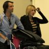 Exclusif : Kate Winslet et son nouveau chéri Ned Rockroll, neveu de Richard Branson, arrivent à l'aéroport de San Francisco le 14 octobre 2011, c'est un gentleman qui pousse le chariot !