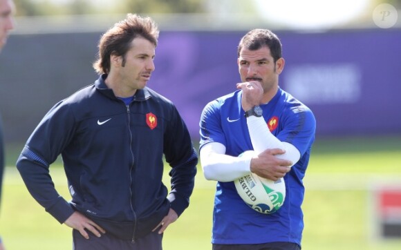 Gonzalo Quesada et Marc Lièvremont lors de l'entraînement de l'équipe de France au Domaine Onewa le 19 octobre 2011