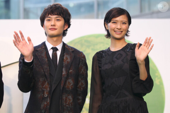 Masaki Okada et Nana Eikura lors de la cérémonie d'ouverture du 24ème Festival du Film International de Tokyo, le 22 octobre 2011