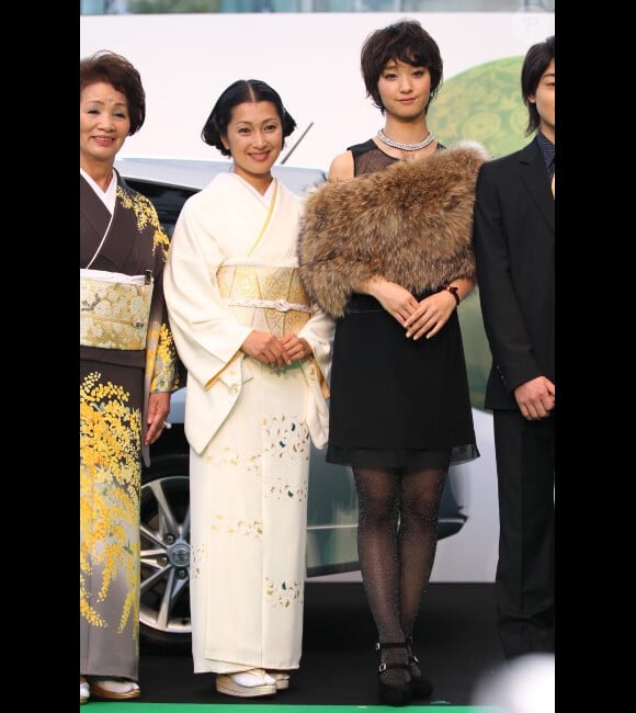 Mayu Tsuruta et Ayame Goriki lors de la cérémonie d'ouverture du 24ème Festival du Film International de Tokyo, le 22 octobre 2011