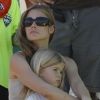 Denise Richards est venue applaudir sa fille aînée Sam lors d'un match de football avec sa petite soeur Lola le 22 octobre 2011