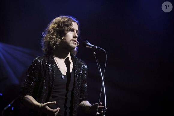 Julien Doré à l'Olympia, à Paris, le 24 octobre 2011. Le chanteur a accepté l'invitation de France Télévisions de donner un concert privé le 16 novembre prochain en région parisienne.