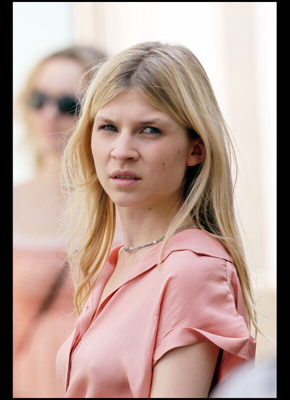 Dans Gossip Girl, la jolie frenchy Clémence Poesy réussit à mettre à ses pieds le beau Chuck Bass (Ed Westwick)