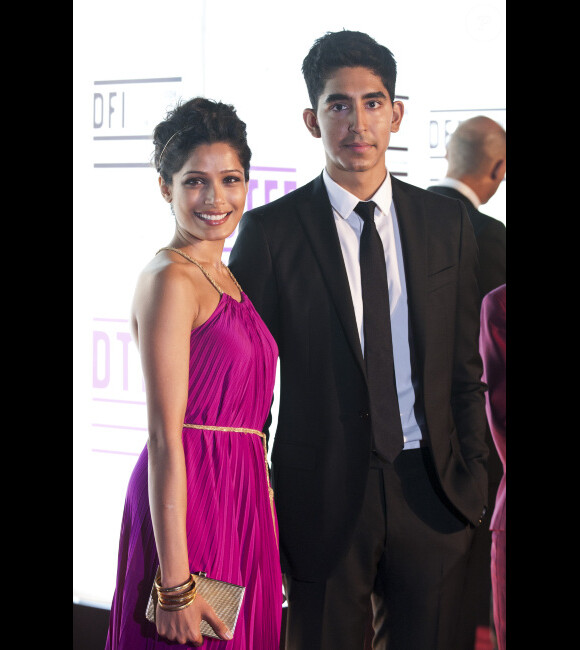 Freida Pinto et Dev Patel lors de la présentation du film Or Noir au festival du film de Tribeca à Doha le 25 octobre 2011