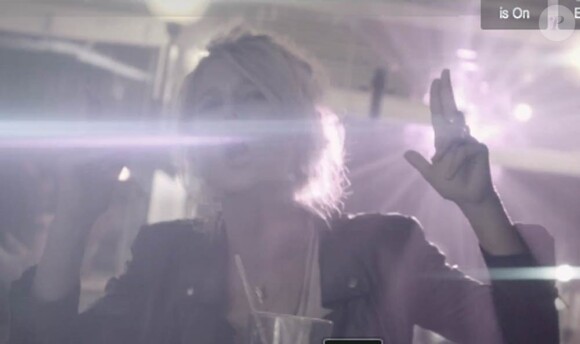 Selah Sue continue à irradier la scène musicale avec Crazy Vibes, extrait de son premier album éponyme, et son clip dévoilé fin octobre 2011.