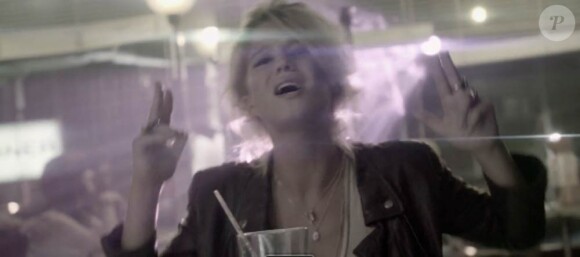 Selah Sue continue à irradier la scène musicale avec Crazy Vibes, extrait de son premier album éponyme, et son clip dévoilé fin octobre 2011.