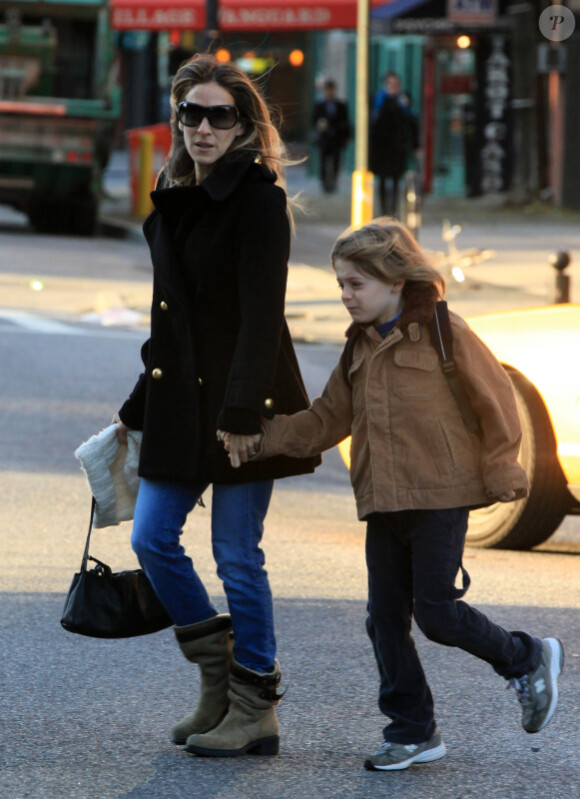 Sarah Jessica Parker et son fils James à New York, le 28 octobre 2011.