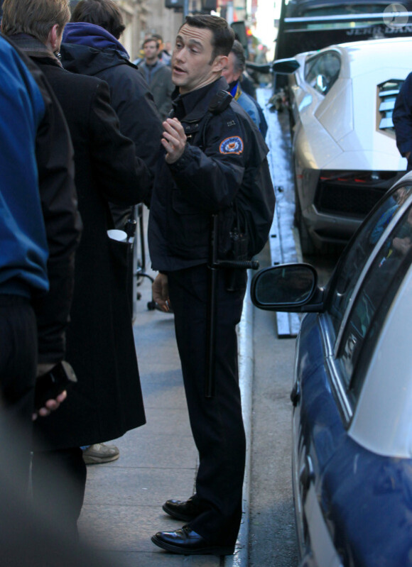 Joseph Gordon-Levitt sur le tournage de The Dark Knight Rises. Le 28 octobre 2011.