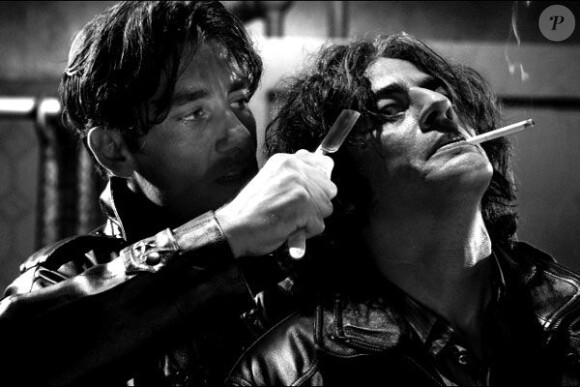 Clive Owen et Benicio Del Toro dans Sin City.