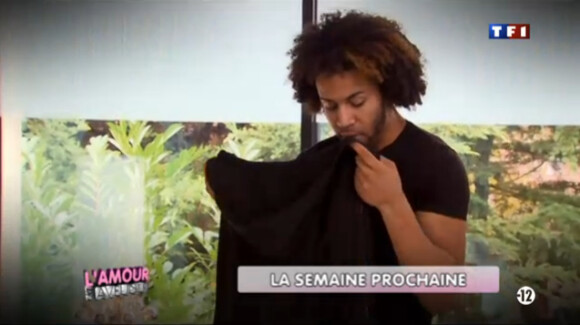 Un candidat de L'amour est aveugle découvre le pantalon de sa prétendante, vendredi 4 novembre 2011 sur TF1