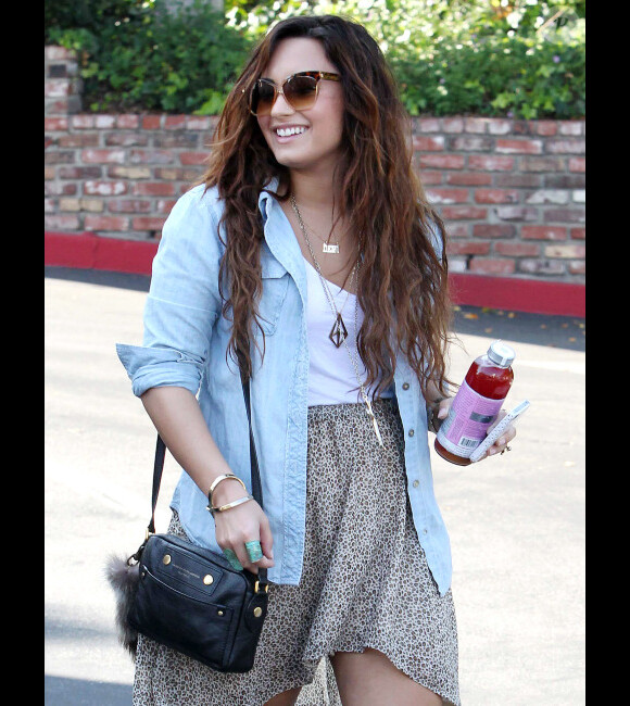 Demi Lovato se promène à Los Angeles, en octobre 2011.