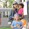 Heidi Klum lors d'une balade avec ses filles, Lou et Leni, à Los Angeles le 3 novembre 2011