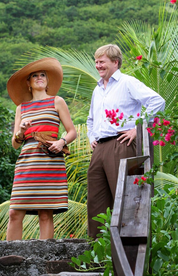 Le prince Willem-Alexander et la princesse Maxima des Pays-Bas en visite sur l'île Saint-Eustache le 4 novembre 2011.