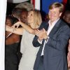 La reine Beatrix, le prince Willem-Alexander et la princesse Maxima des Pays-Bas profitaient d'un festival sur l'île de Saint-Martin le 3 novembre 2011. Pas fatigant, de danser tous les jours ?