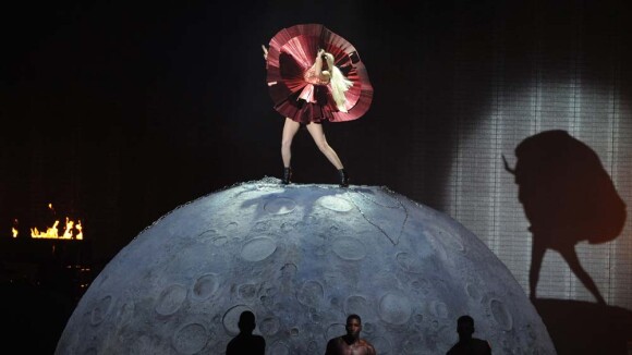MTV EMA's : Lady Gaga, entre triomphe et performance lunaire