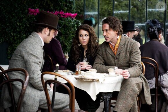 Jude Law, Robert downey Jr. et Noomi Rapace dans Sherlock Holmes : Jeu d'ombres.