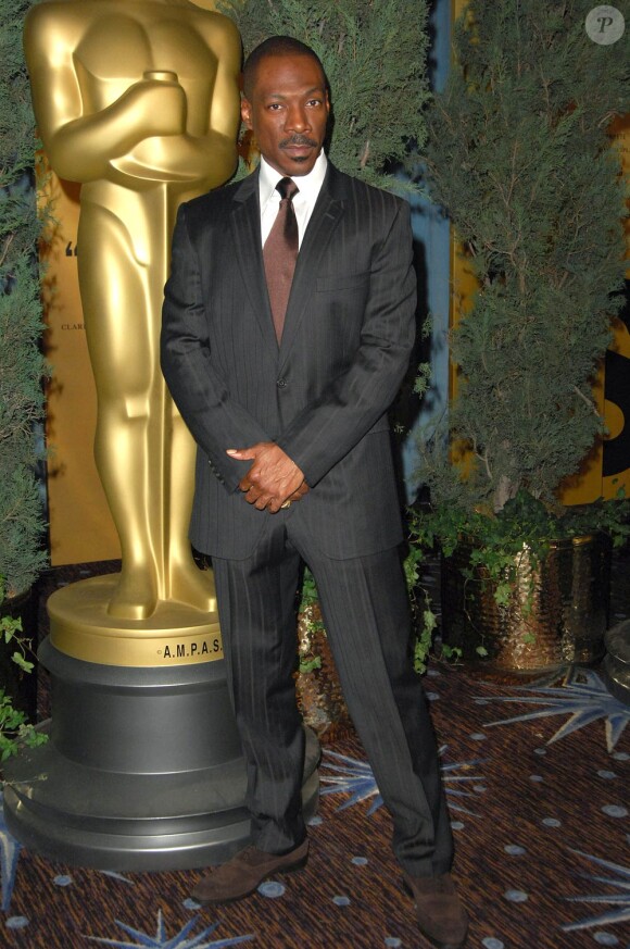 Eddie Murphy lors de la cérémonie des Oscars de 2007. Suite au scandale ayant entraîné le retrait de Brett Ratner dans la production de la cérémonie 2012, Eddie Murphy a également choisi de renoncer.