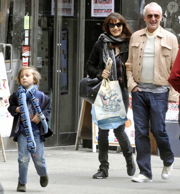 Rachel Weisz, son fils Henry et Tim Craig à New York, le 23 octobre 2011.