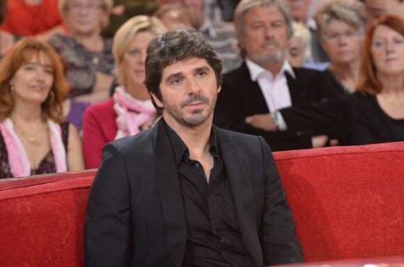 Patrick Fiori lors de l'enregistrement de l'émission Vivement Dimanche qui sera diffusée le 13 novembre 2011. Invité spécial : Gérard Lenorman.