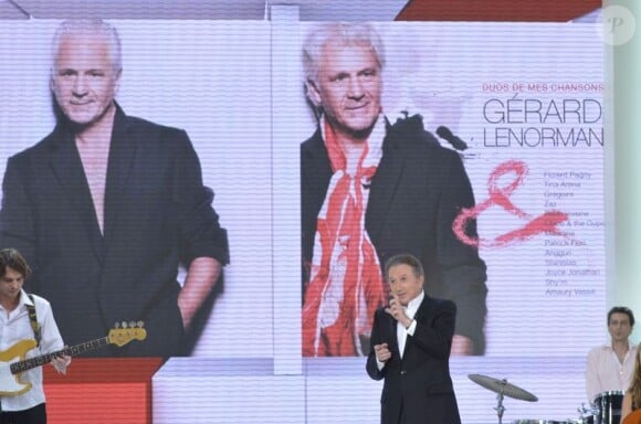 Michel Drucker lors de l'enregistrement de l'émission Vivement Dimanche qui sera diffusée le 13 novembre 2011. Invité spécial : Gérard Lenorman.