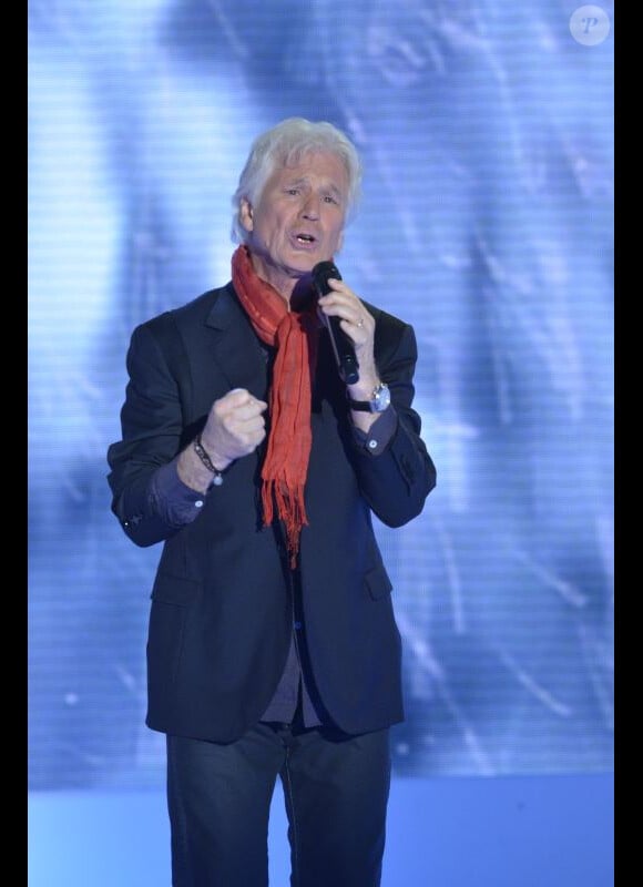 Gérard Lenorman chante avec Patrick Fiori lors de l'enregistrement de l'émission Vivement Dimanche qui sera diffusée le 13 novembre 2011. Invité spécial : Gérard Lenorman.