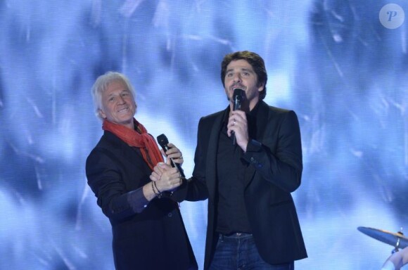 Gérard Lenorman chante avec Patrick Fiori lors de l'enregistrement de l'émission Vivement Dimanche qui sera diffusée le 13 novembre 2011. Invité spécial : Gérard Lenorman.