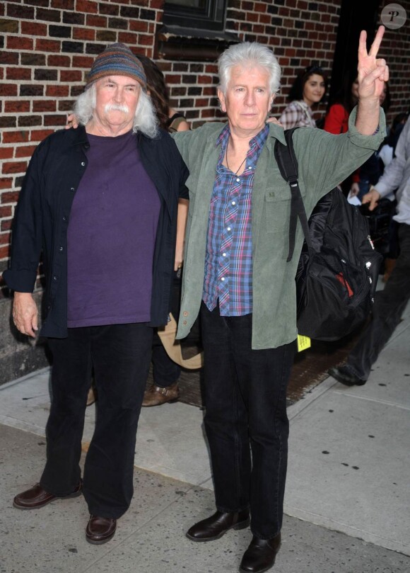 David Crosby et Graham Nash arrivent au Dave Letterman Show le 8 novembre 2011 à New York.