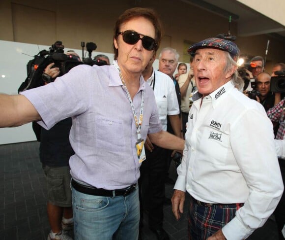 Sir Paul McCartney, qui a retrouvé son mythique compatriote Jackie Stewart, et son épouse Lady Nancy étaient mi-novembre à Abu Dhabi au moment où s'y courait le Grand Prix de Formule 1, le 13 novembre 2011. Macca reprenait à cette date le cours de sa tournée.