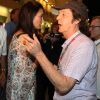 Pas incognito aux abords du circuit Yas Marina... Sir Paul McCartney et son épouse Lady Nancy étaient mi-novembre à Abu Dhabi au moment où s'y courait le Grand Prix de Formule 1, le 13 novembre 2011. Macca reprenait à cette date le cours de sa tournée.