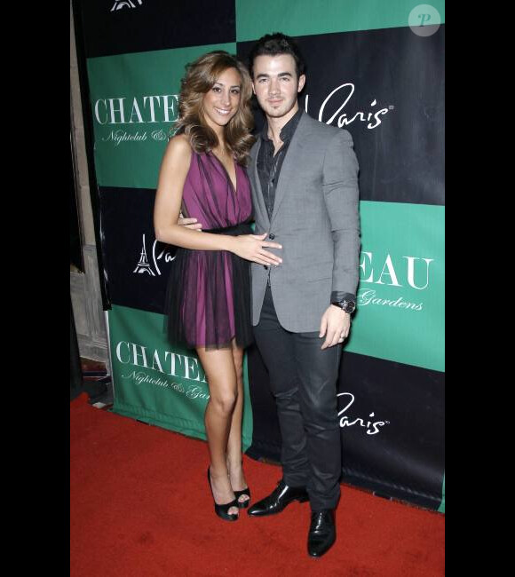 Kevin Jonas et Danielle Deleasa fête l'anniversaire du premier au Chateau Nightclub and Gardens, à Las Vegas, le samedi 12 novembre 2011.