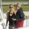 Enrique Iglesias et Anna Kournikova quittent Miami à bord d'un yacht pour une virée en amoureux, le jeudi 10 novembre. 