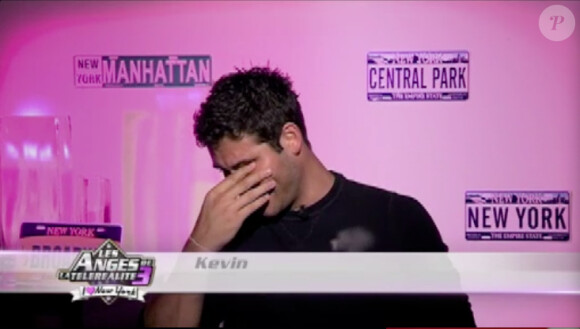 Kevin craque dans les Anges de la télé-réalité 3, mercredi 16 novembre 2011, sur NRJ 12