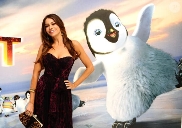 Sofia Vergara toujours aussi sexy pour l'avant-première de Happy Feet 2 à Londres, le 20 novembre 2011