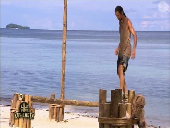 Teheiura en équilibre dans Koh Lanta 11, vendredi 25 novembre 2011, sur TF1