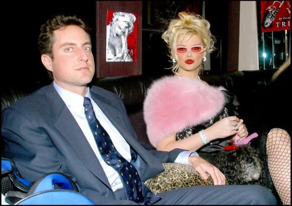 En février 2004 : Anna Nicole Smith et son avocat Howard K Stern 
 
 