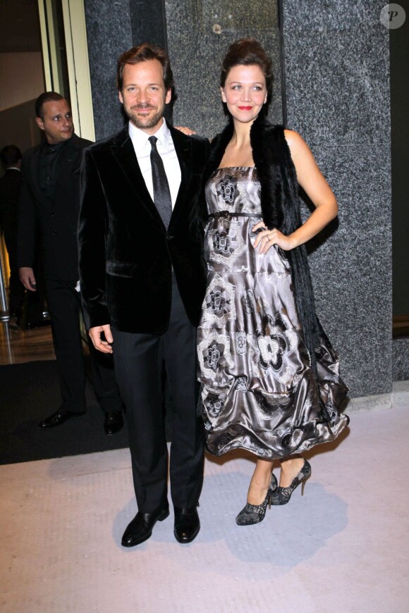 Maggie Gyllenhaal et son époux Peter Sarsgaard à Milan lors de l'ouverture de l'hôtel Armani. Novembre 2011.