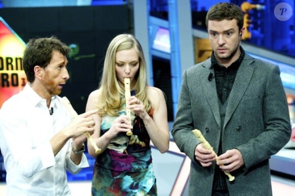 Amanda Seyfried et Justin Timberlake avec le présentateur de l'émission El Hormiguero, diffusée le 28  novembre 2011.