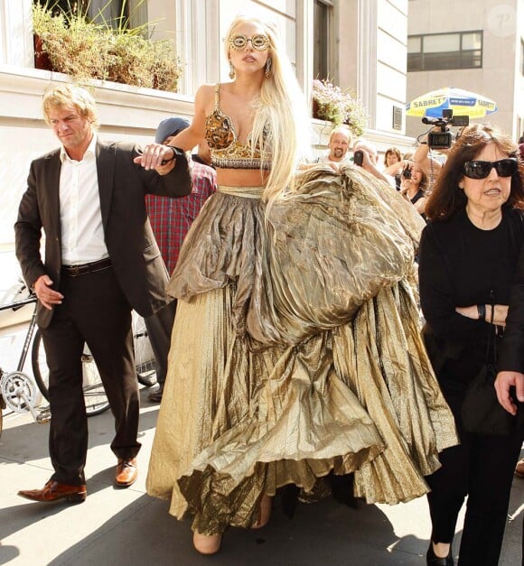 Lady Gaga en plein shooting avec Annie Leibovitz pour Vanity Fair (numéro de janvier 2012), à New York, le 12 septembre 2011.