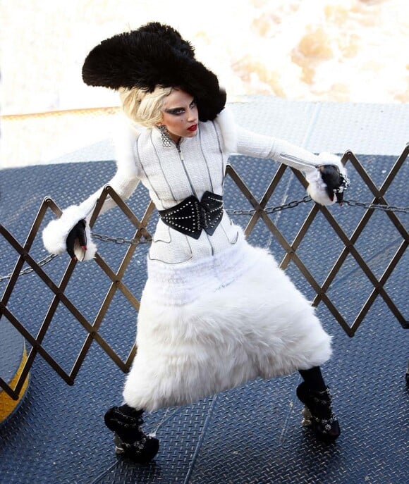 Lady Gaga en plein shooting avec Annie Leibovitz pour Vanity Fair (numéro de janvier 2012), à New York, le 12 septembre 2011.