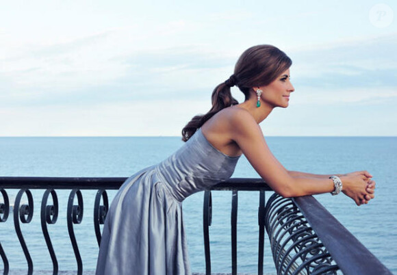 L'élégante Livia Firth se mue en égérie pour promouvoir sa robe écolo, réalisée avec Reclaim-To-Wear pour Yooxygen.