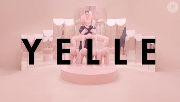 Image extraite du clip Comme un enfant de Yelle, novembre 2011.