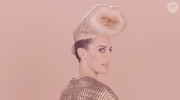 Image extraite du clip Comme un enfant de Yelle, novembre 2011.
