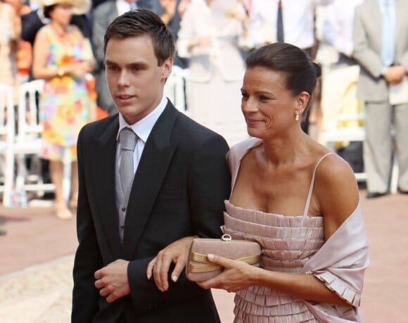 Stéphanie de Monaco et son fils Louis lors du mariage de son frère Albert avec la douce Charlene. Juillet 2011